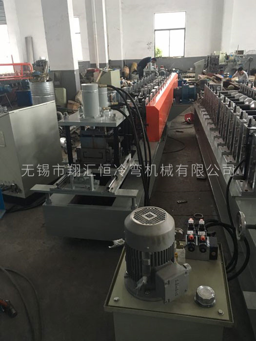 冷彎成型（xíng）機