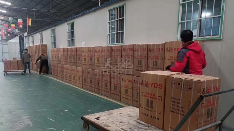 甘(gān)肅蘭州100個天(tiān)馳液氮罐發貨5