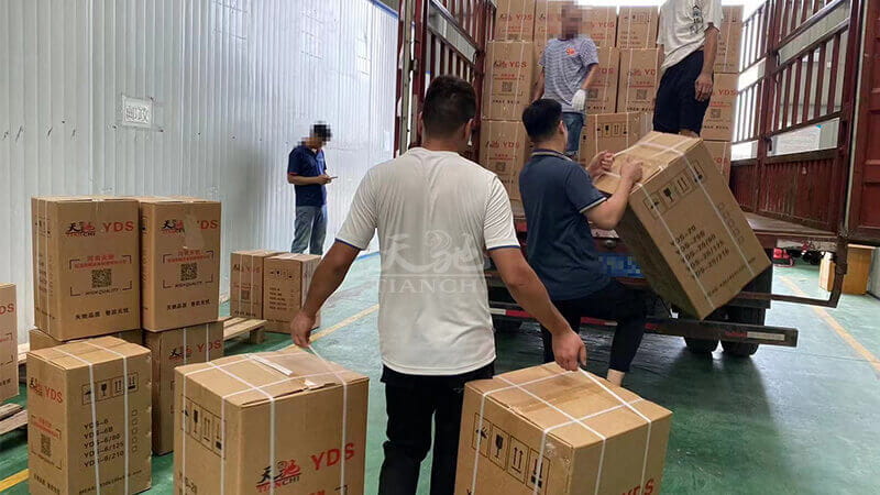 88個www.桃色av嫩草.com液氮罐發往蒙古