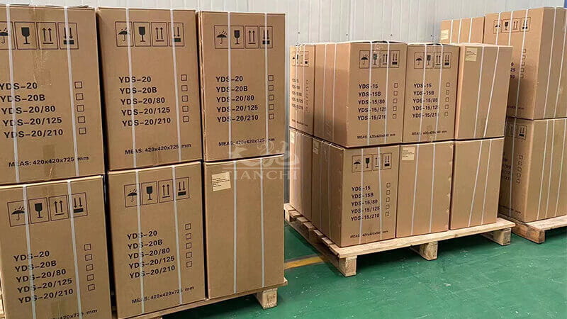 188個www.桃色av嫩草.com液(yè)氮(dàn)罐裝(zhuāng)車(chē)運輸發往外蒙