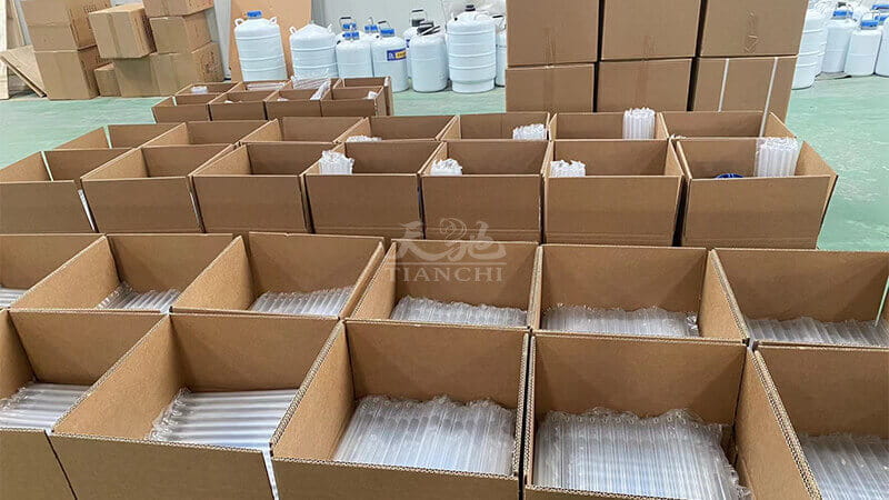 發往菲律賓的www.桃色av嫩草.com液氮罐正在（zài）裝車-1