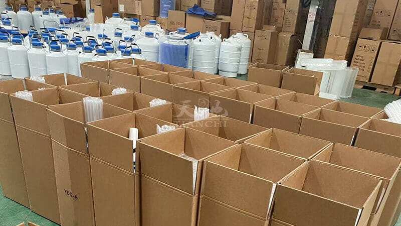 發往菲律賓的www.桃色av嫩草.com液氮罐正(zhèng)在裝車