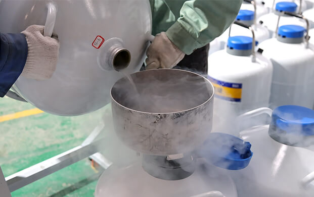 液氮罐內液氮裝多少合適？