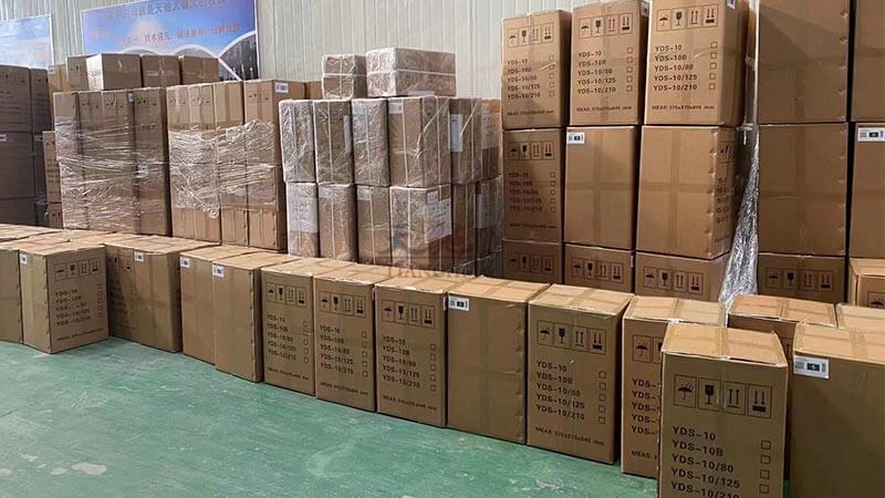 新一（yī）批www.桃色av嫩草.com液氮罐發往哈薩克斯坦