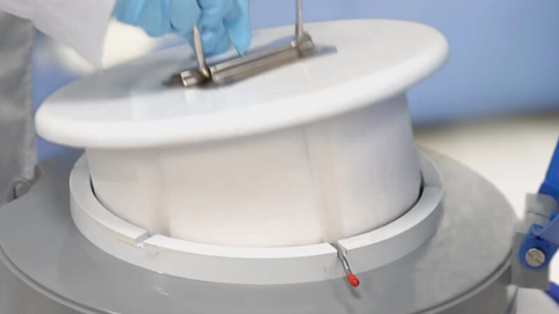 液(yè)氮(dàn)罐裏的(de)樣品怎麽取